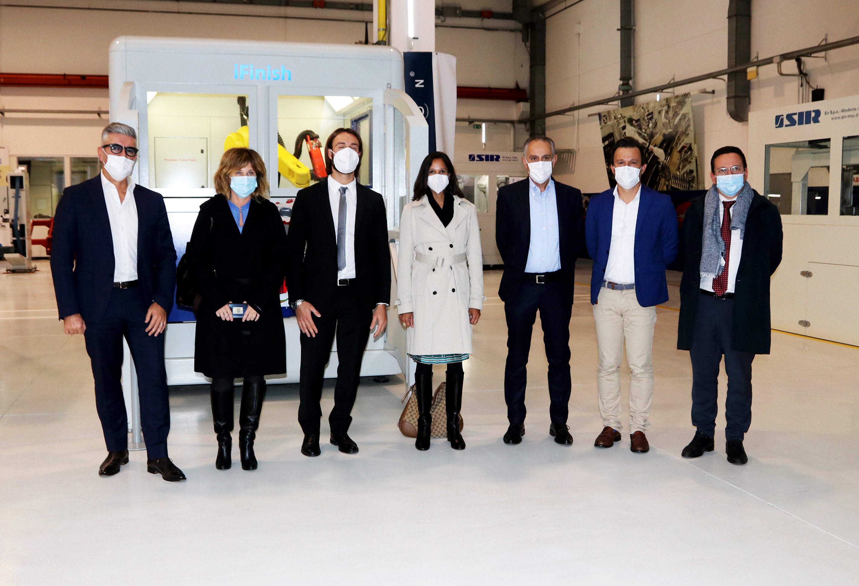 Le consul américain rend visite à Sir Robotics Modena
